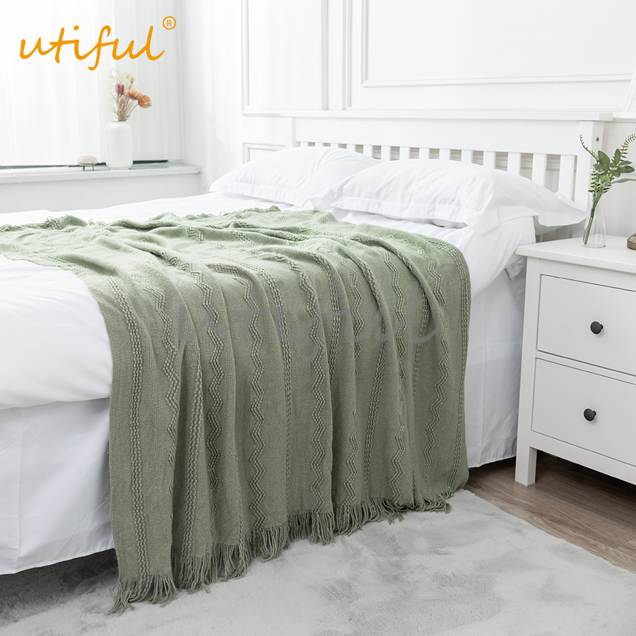 Warp knitted throw
